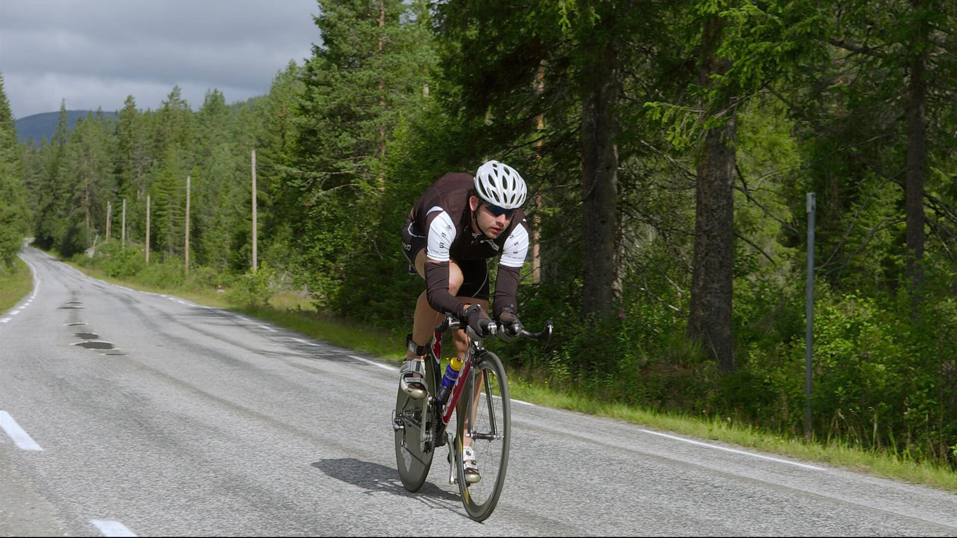 中国自由搏击“武林风”泰国擂台赛 中国选手高扫腿KO泰拳名将